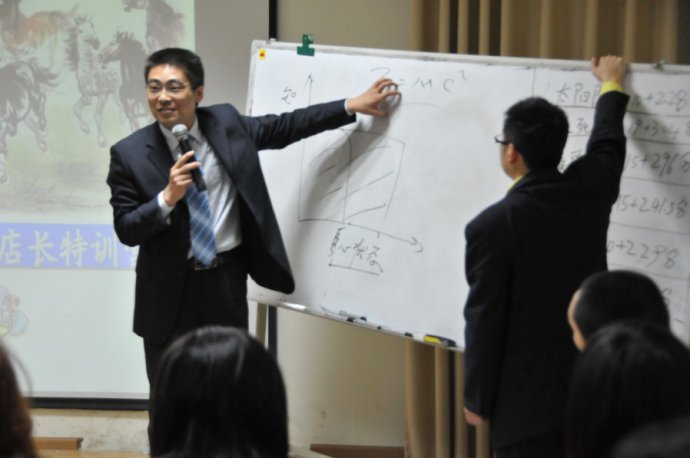 李建軍老師《路尚鞋業(yè)銷售技巧培訓》課程現(xiàn)場